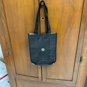 Lululemon Black Tote shopping bag snap close 12x7 9 in drop#collegiate